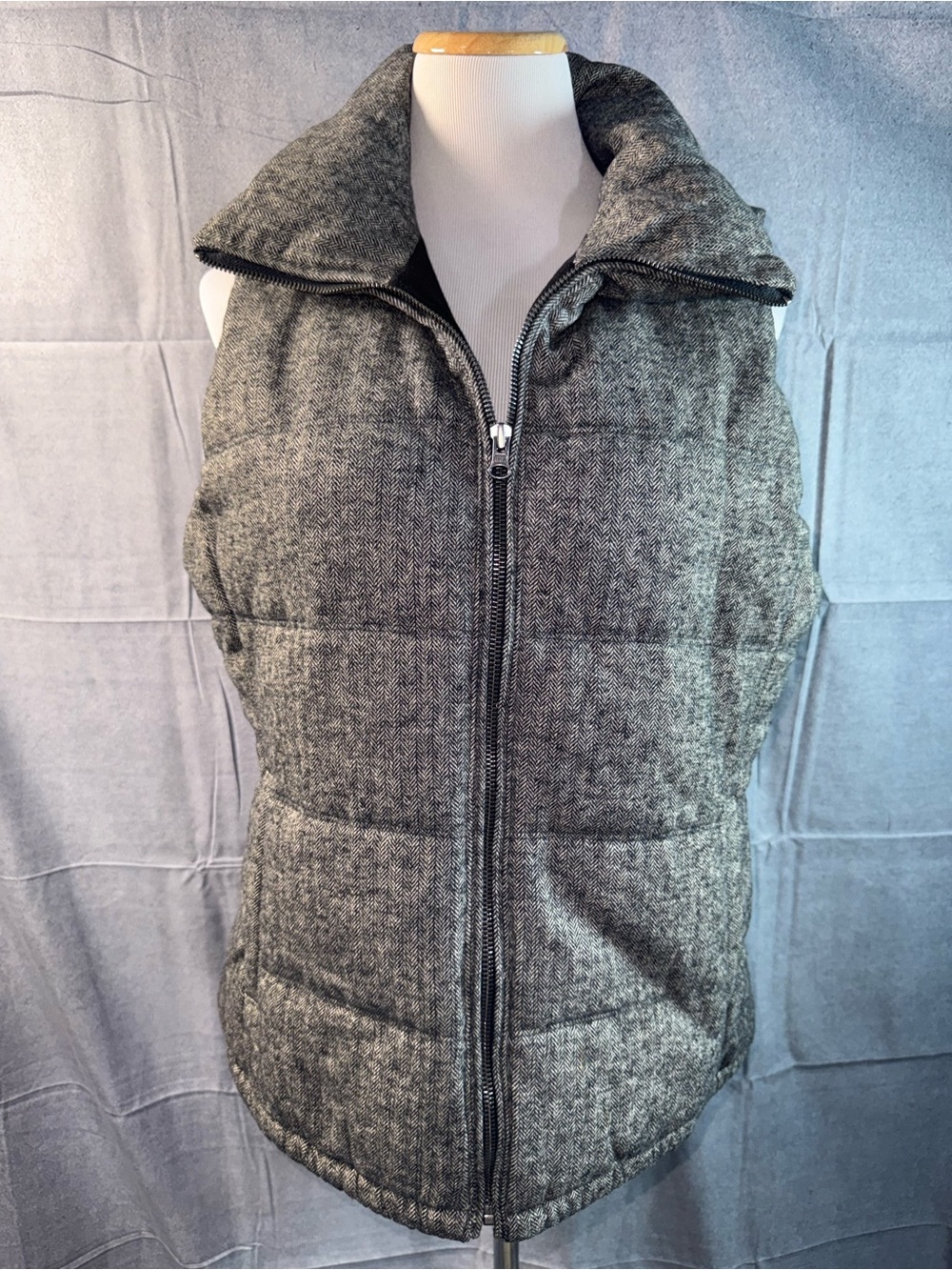1428-Old Navy Gray Quilted Puffer Vest - Sleeveless Zip Jacket